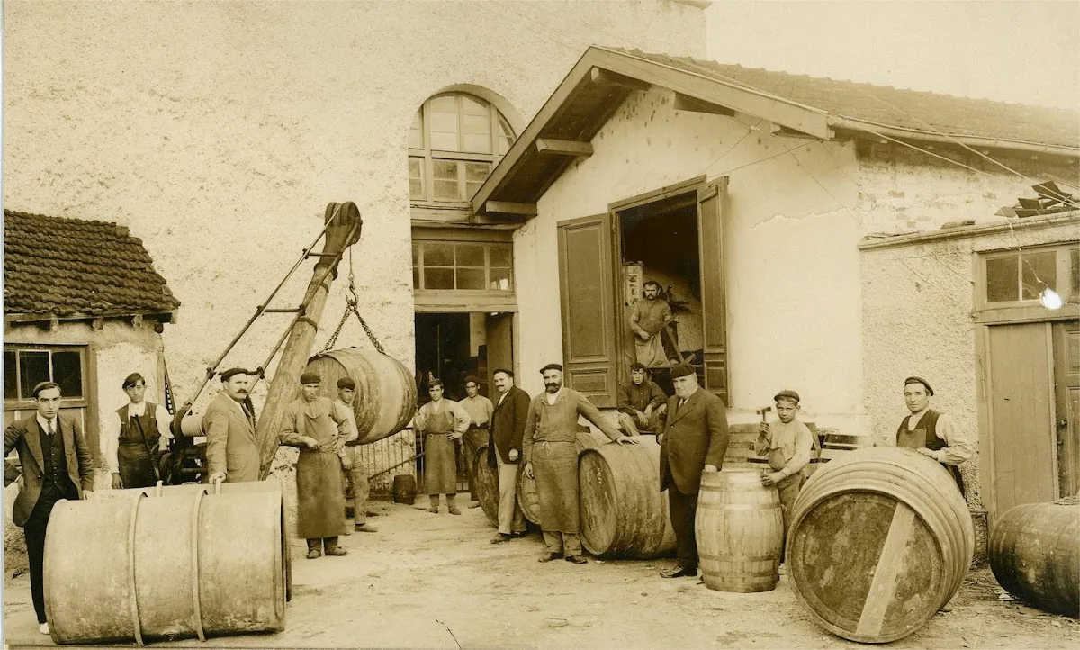 Destilerías Manuel Acha Fábrica de Licores, SA, bodega de vermut en Amurrio